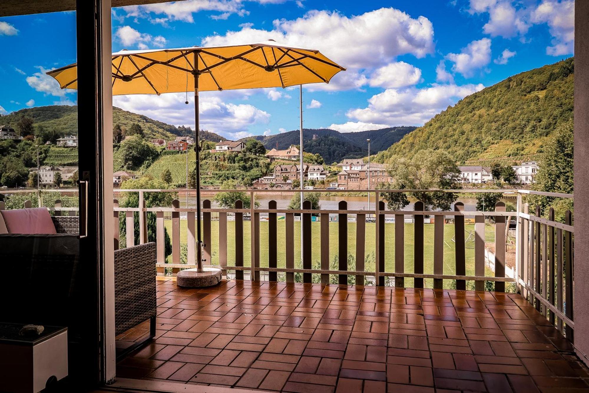 Traumaussicht Kamin Balkon Burgblick 65 Zoll Tv Netflix Sky Joyn Lindenplatz Apartment Bullay Exterior photo