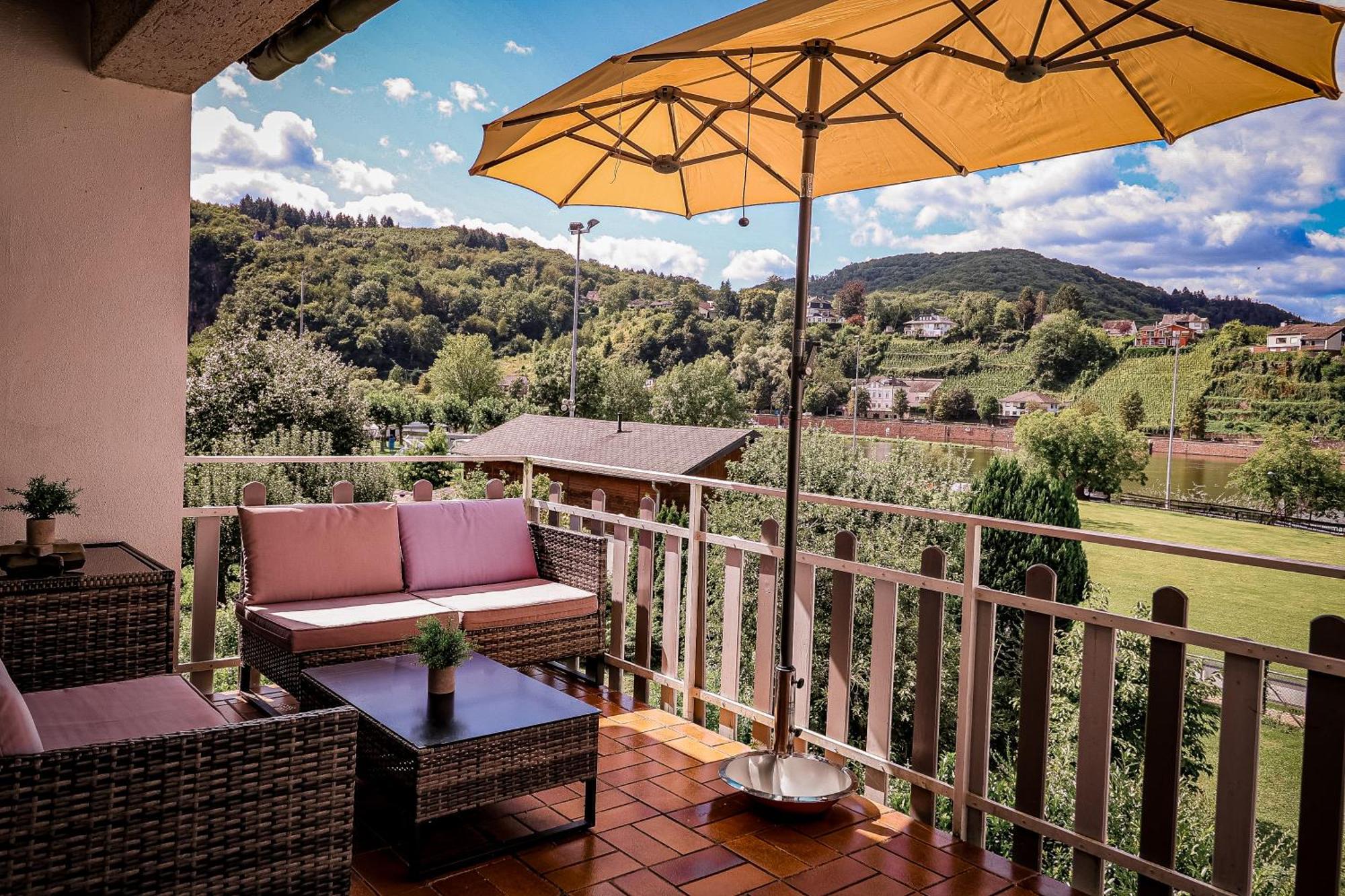 Traumaussicht Kamin Balkon Burgblick 65 Zoll Tv Netflix Sky Joyn Lindenplatz Apartment Bullay Exterior photo